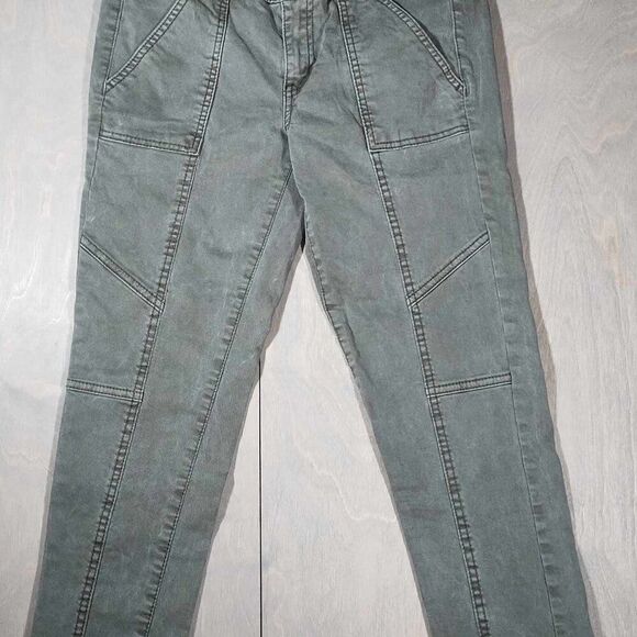 Sage Green American Eagle Cargo Capris Distressed Size 4‎ 97% cotton - Picture 3 of 11